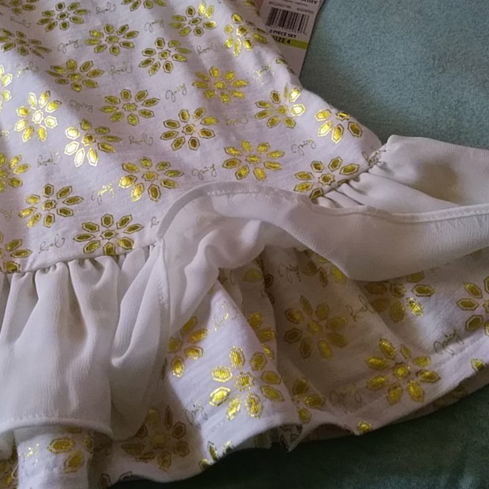 Clothes - Picture 4 of 7